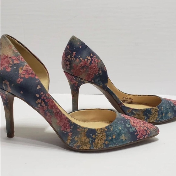 Jessica Simpson Floral Pattern Heels. - Picture 5 of 12